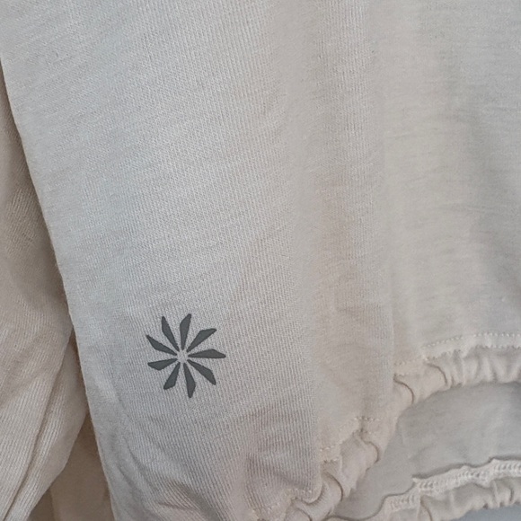 Athleta Cool Down Cream Long Sleeve Top Size M - Picture 4 of 6